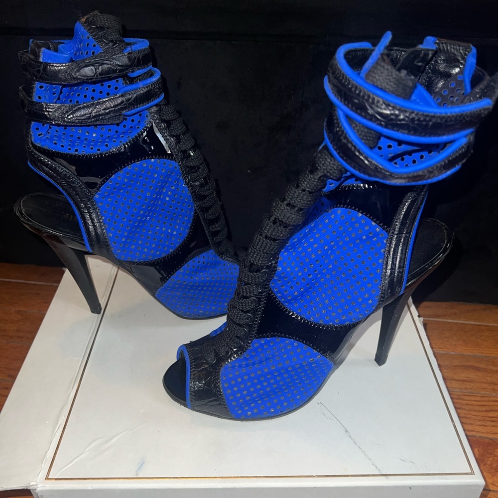 EMILIO PUCCI Blue Cut Out Neoprene & Textured Leather Ankle Boots EU 41